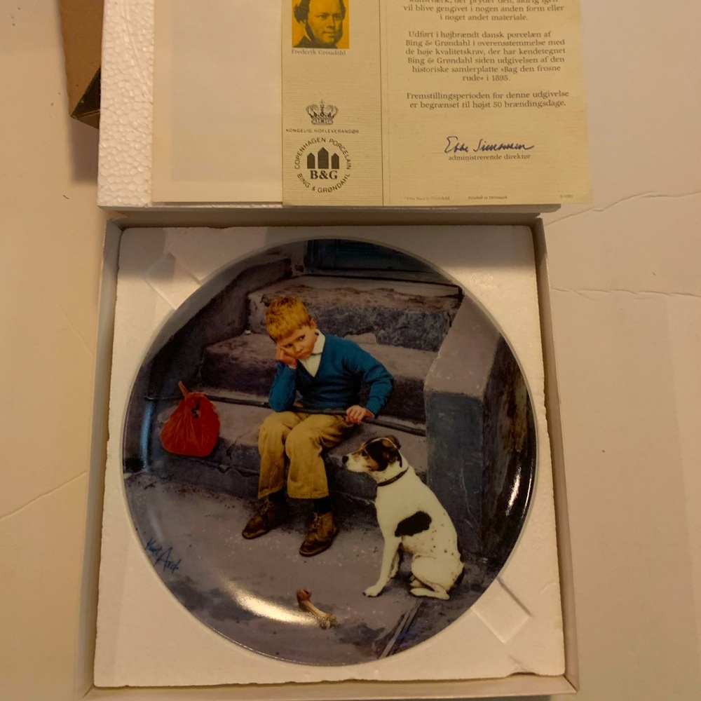 Bing & Grondahl Copenhagen porcelain fine collector plate boy and dog